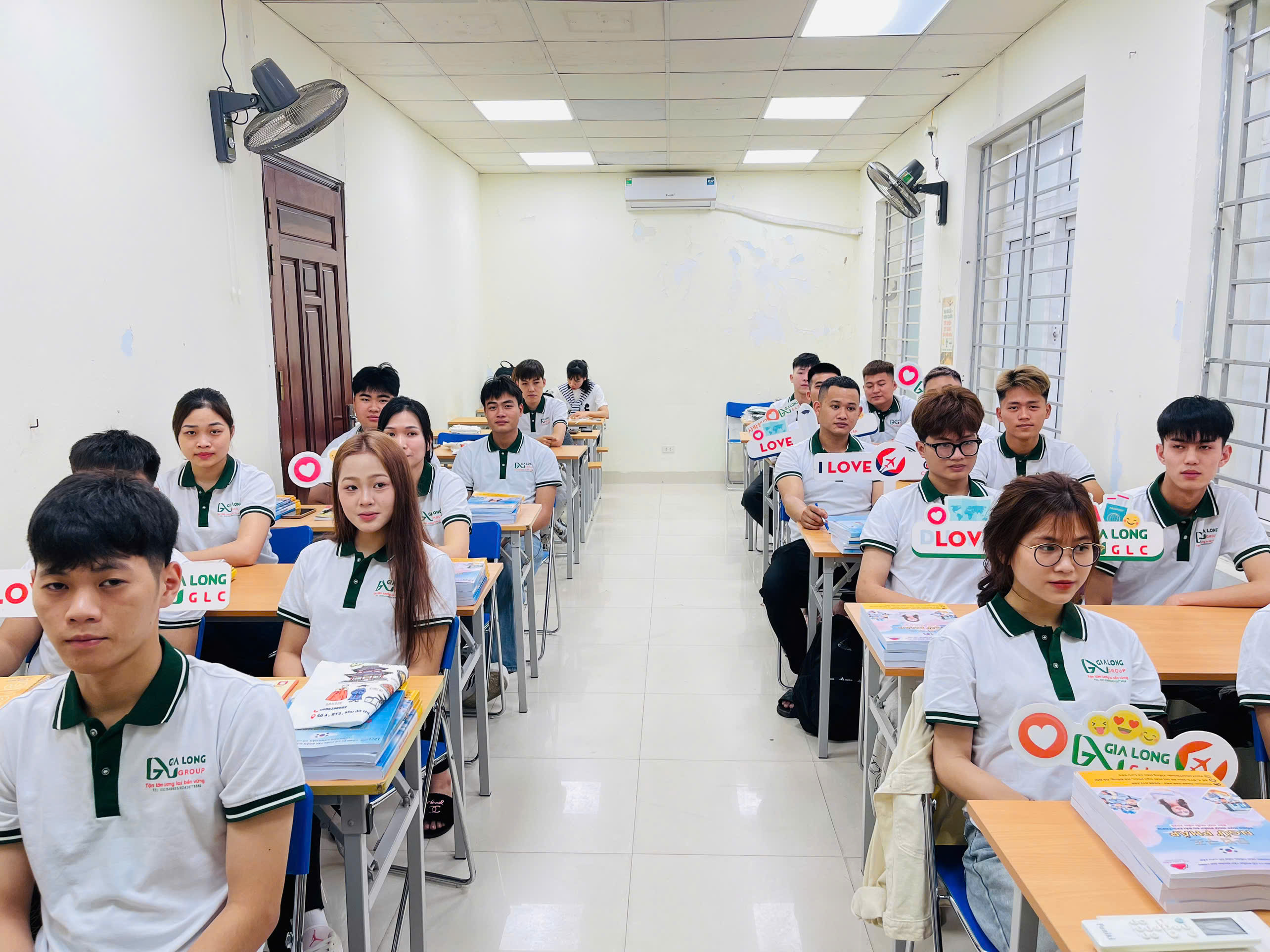 Chào đón các bạn học viên mới khóa EPS 60 bài 20/3 cơ sở Hà Nội