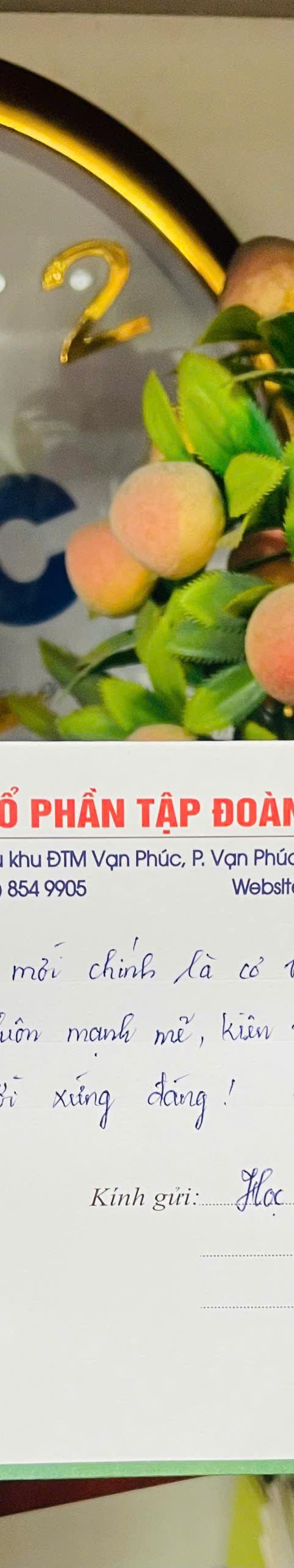 CÔ LƯU VÂN TRAO HỌC BỔNG 1.000.000VNĐ CHO HỌC VIÊN LÀ BỘ ĐỘI XUẤT NGŨ KHÓA K20/3